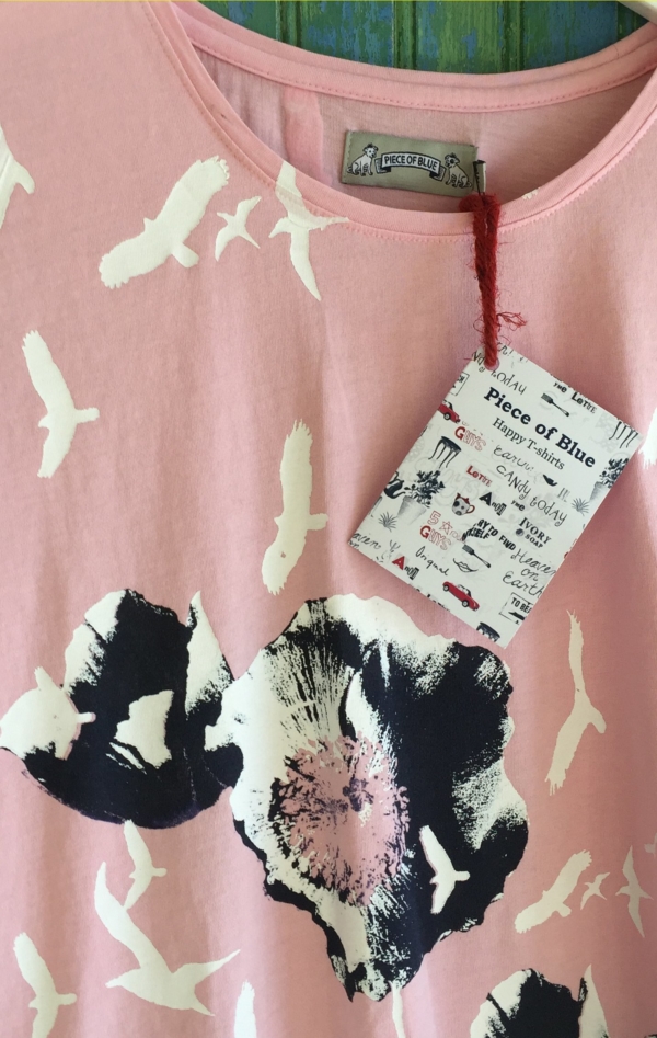 Håndprintet Rosa T-shirt med Flot Mønster til Piger fra Piece of Blue. Close up 1.